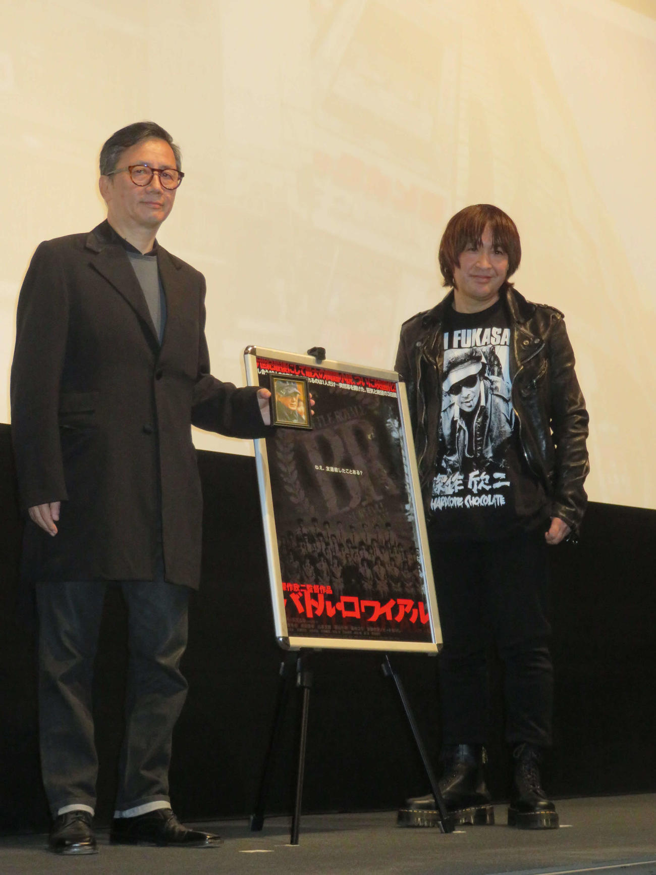 さよなら渋谷TOEI「バトル・ロワイアル」特別上映に登壇した、片岡公生プロデューサー（左）と深作健太監督（撮影・村上幸将）