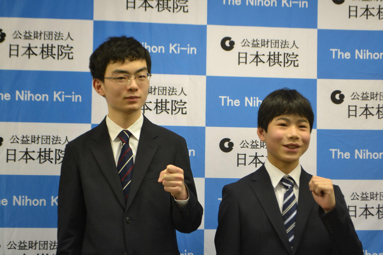 来年4月1日付でデビューする日本棋院東京本院冬季採用棋士の重川明司初段（左）と桑原樹初段（右）