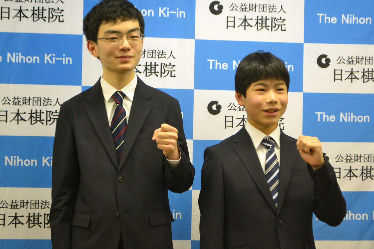 来年4月1日付でデビューする日本棋院東京本院冬季採用棋士の重川明司初段（左）と桑原樹初段（右）