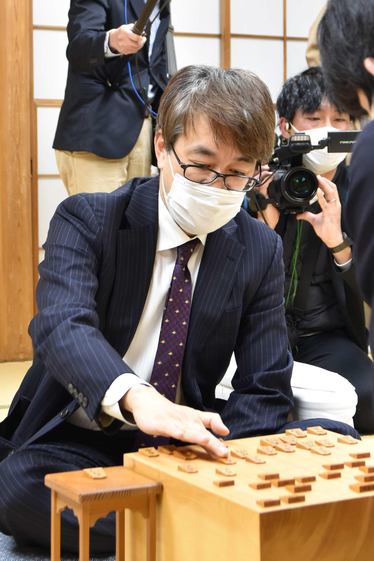 藤井聡太竜王との新旧スター対決に敗れ、敗者復活戦で姿を消した羽生善治九段（日本将棋連盟提供）