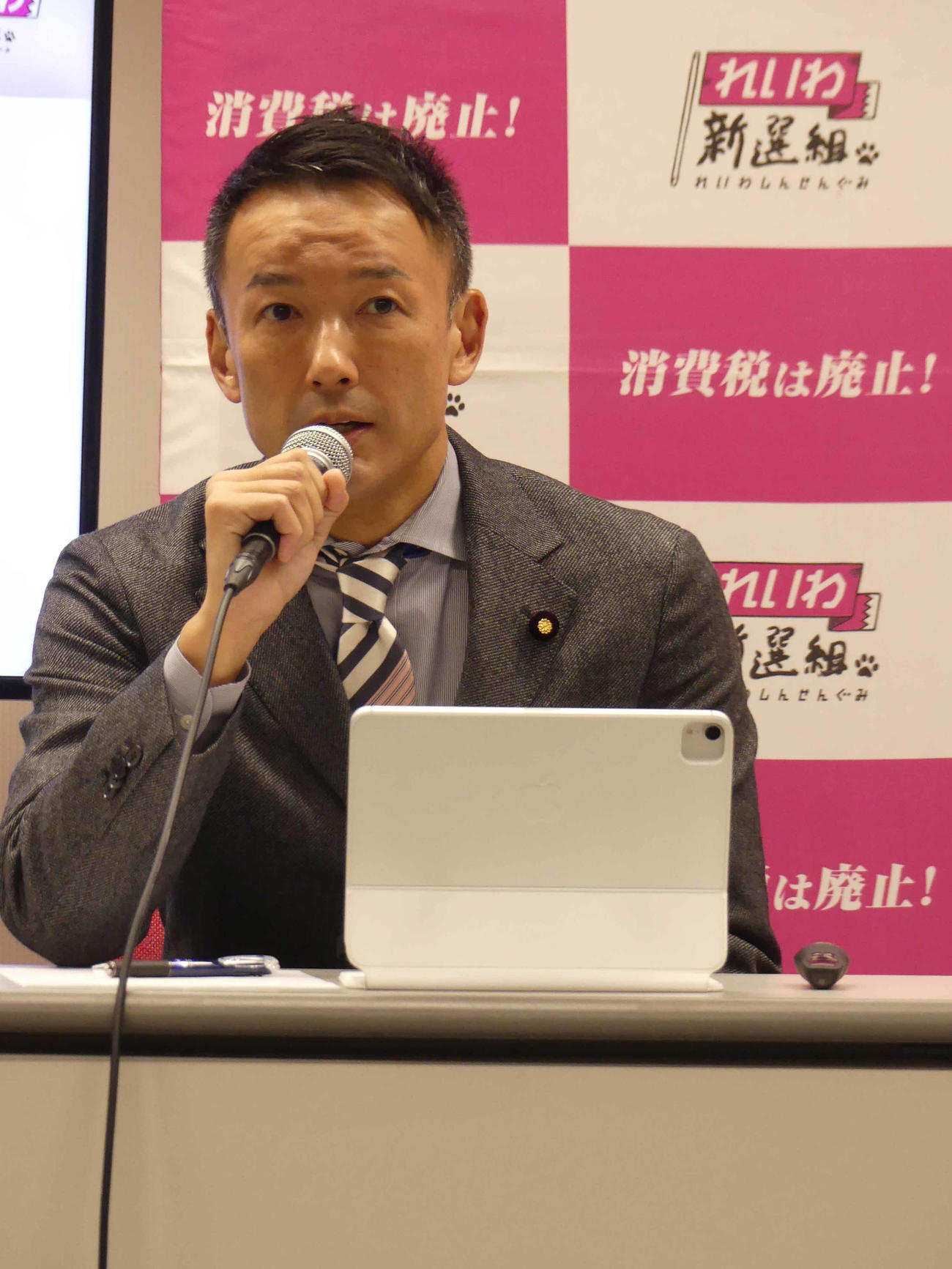 れいわ新選組代表選に立候補し、会見する現代表の山本太郎参院議員（撮影・中山知子）