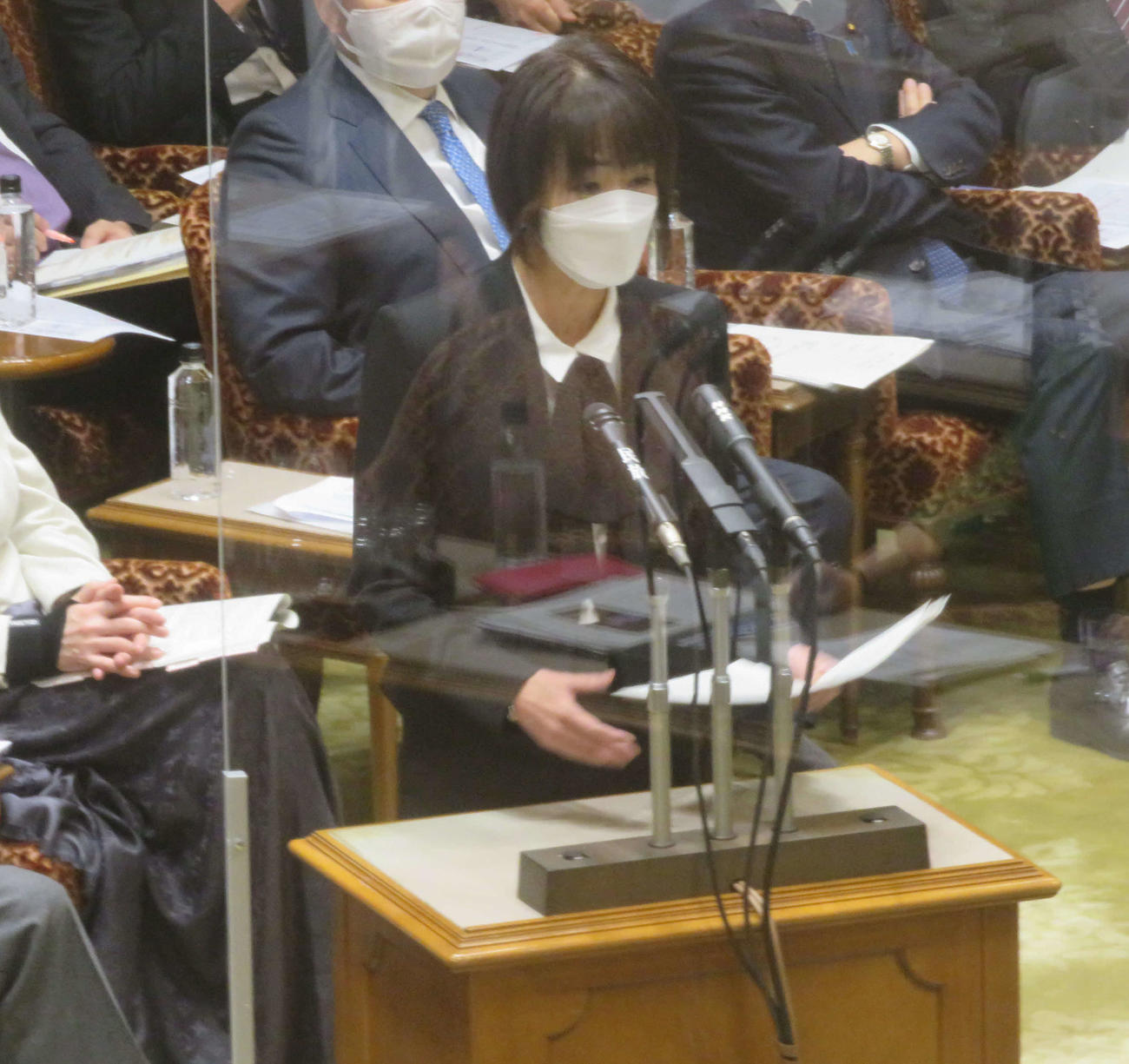 12月2日、参院予算委員会で過去の発言について謝罪、撤回する杉田水脈総務政務官