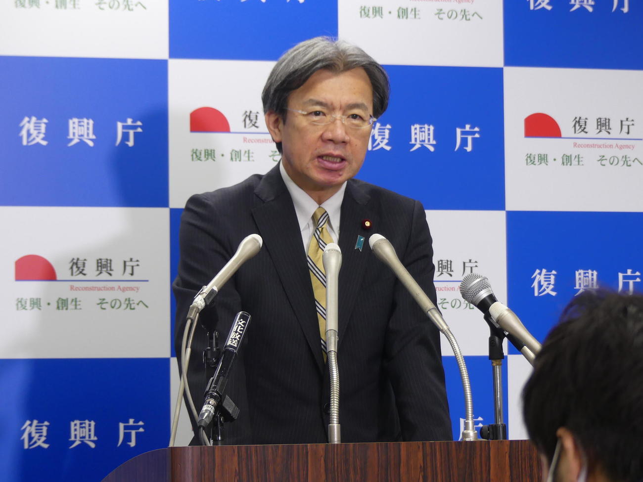 今年最後の閣議後会見に臨む秋葉賢也復興相（撮影・中山知子）