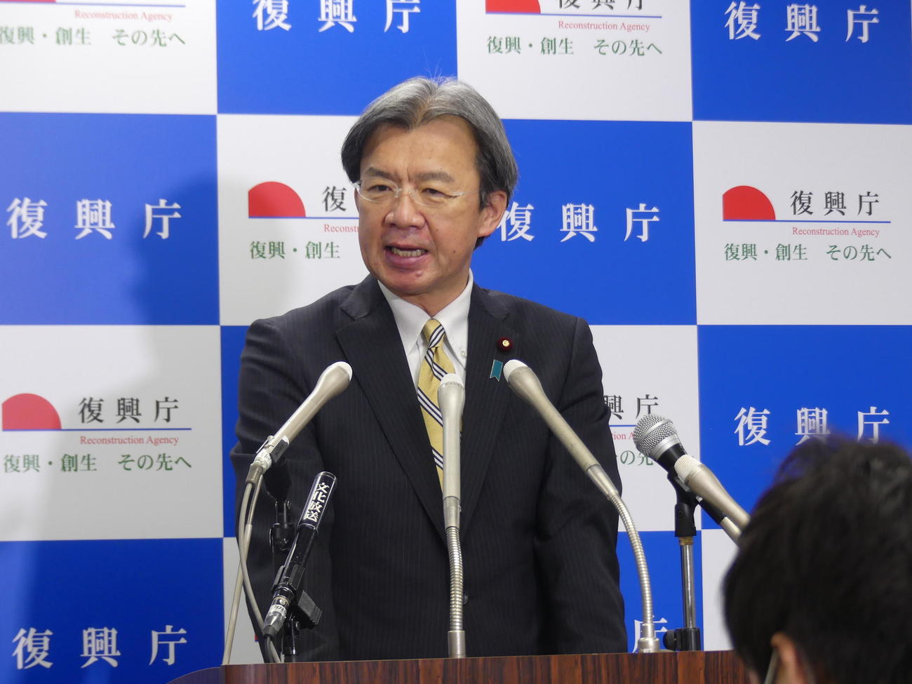 今年最後の閣議後会見に臨む秋葉賢也復興相（撮影・中山知子）