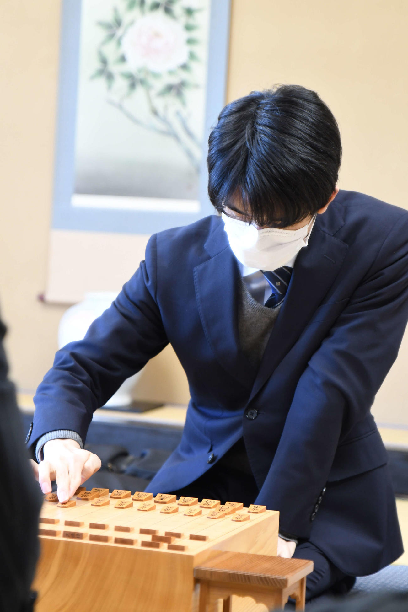 棋王戦の初挑戦権を獲得して年度内6冠を目指したい藤井聡太竜王（日本将棋連盟提供）