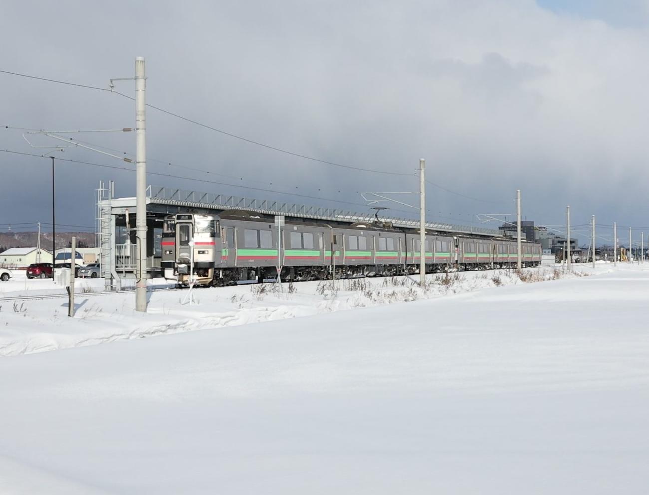 ロイズタウン駅に停車する列車（撮影・黒川智章）