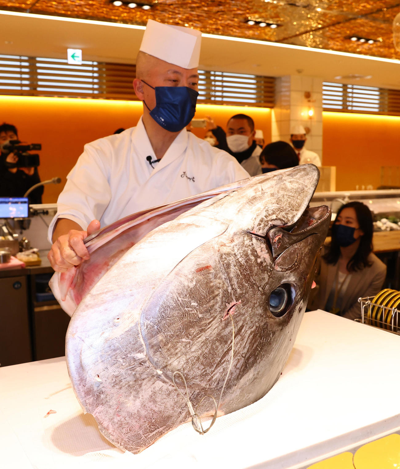 さばかれた一番マグロの頭（撮影・垰建太）