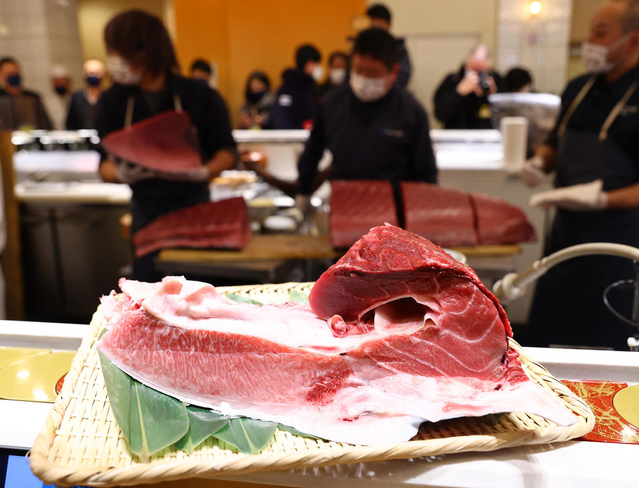 さばかれた一番マグロの切り身（撮影・垰建太）
