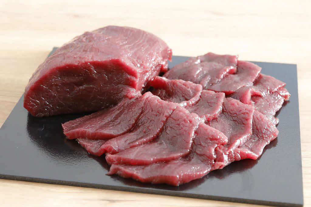 加工されたシカの肉（伊豆市役所提供）