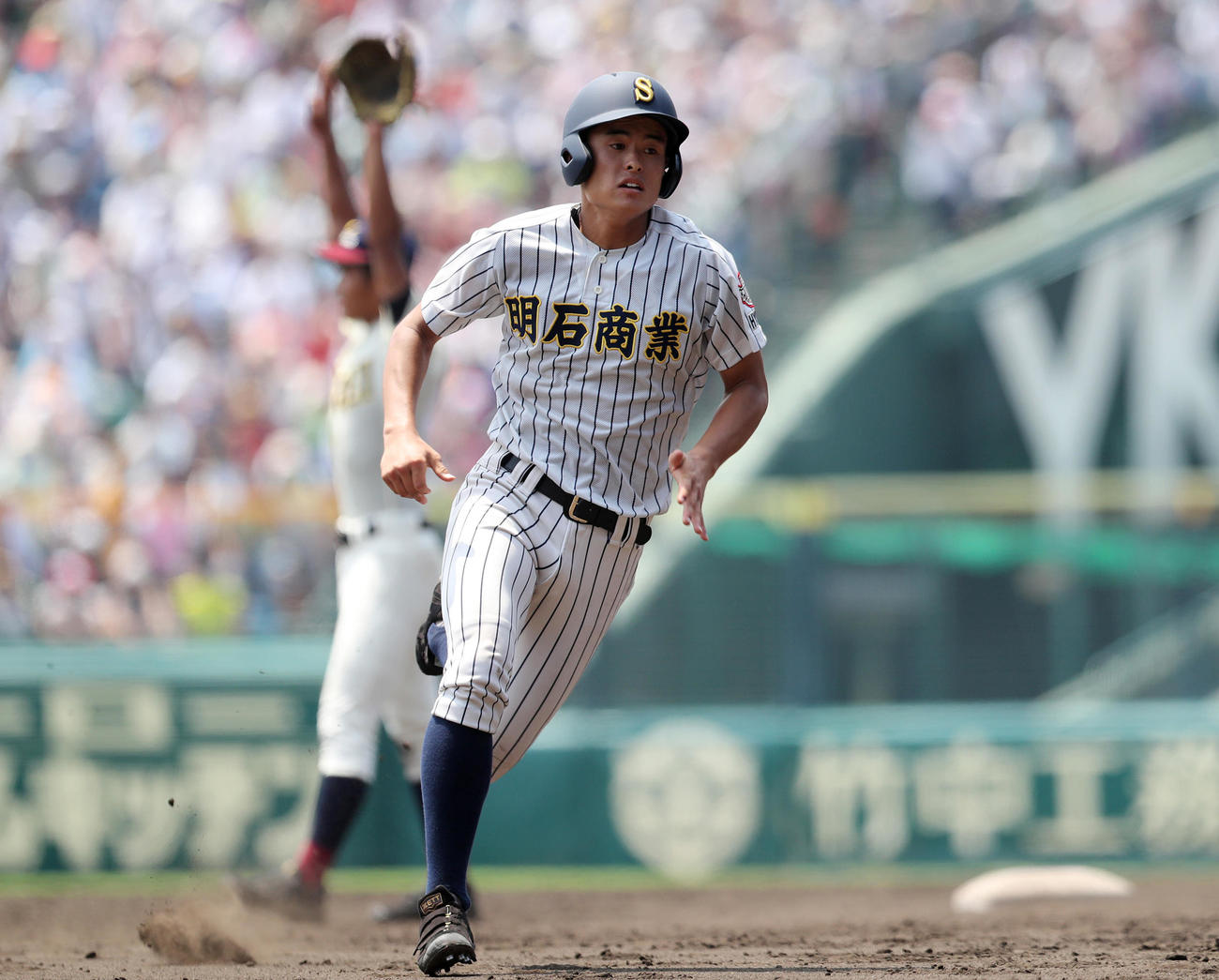 18年8月、夏の甲子園で二塁を回る明石商・植本