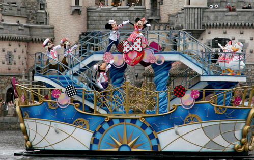 ミニーを喜ばせられるかな？ ミッキーら全員でダンス10分 ディズニー