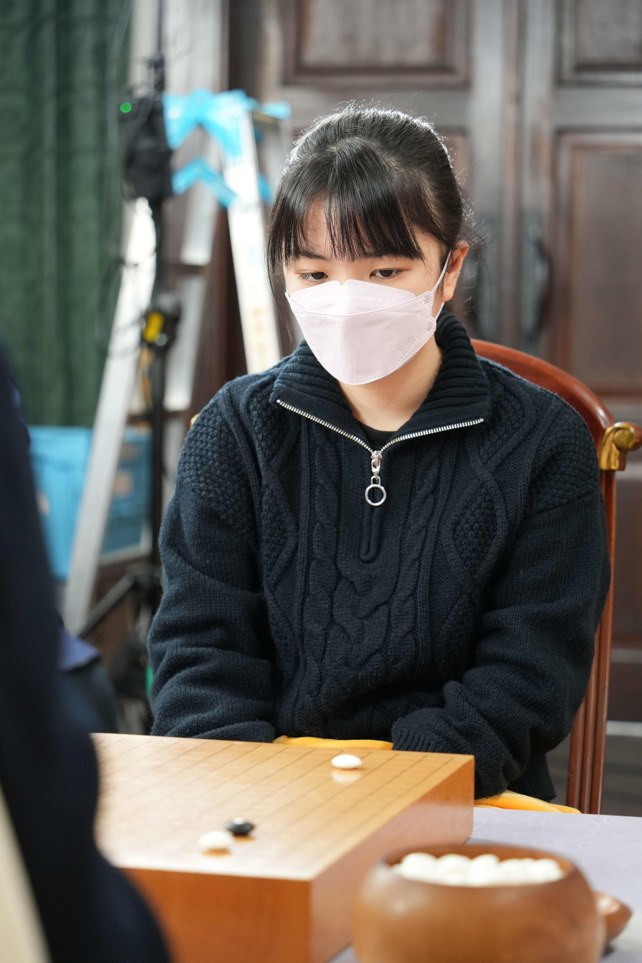 序盤こそ互角に渡り合ったものの、上野愛咲美女流棋聖に力の差を見せつけられて敗れた仲邑菫三段（日本棋院提供）