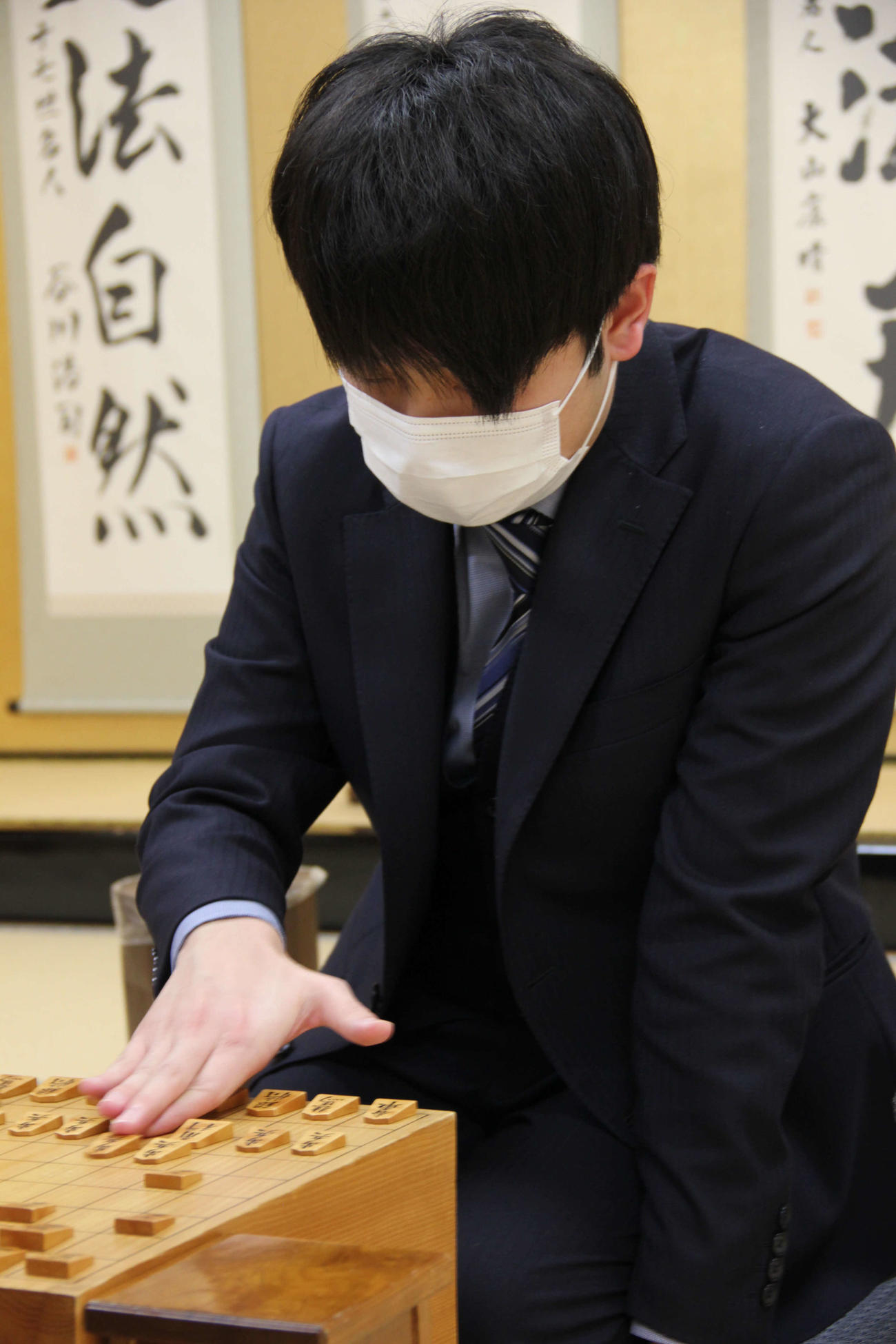 プロ棋士編入試験第3局で小山怜央アマを下した狩山幹生四段（日本将棋連盟提供）