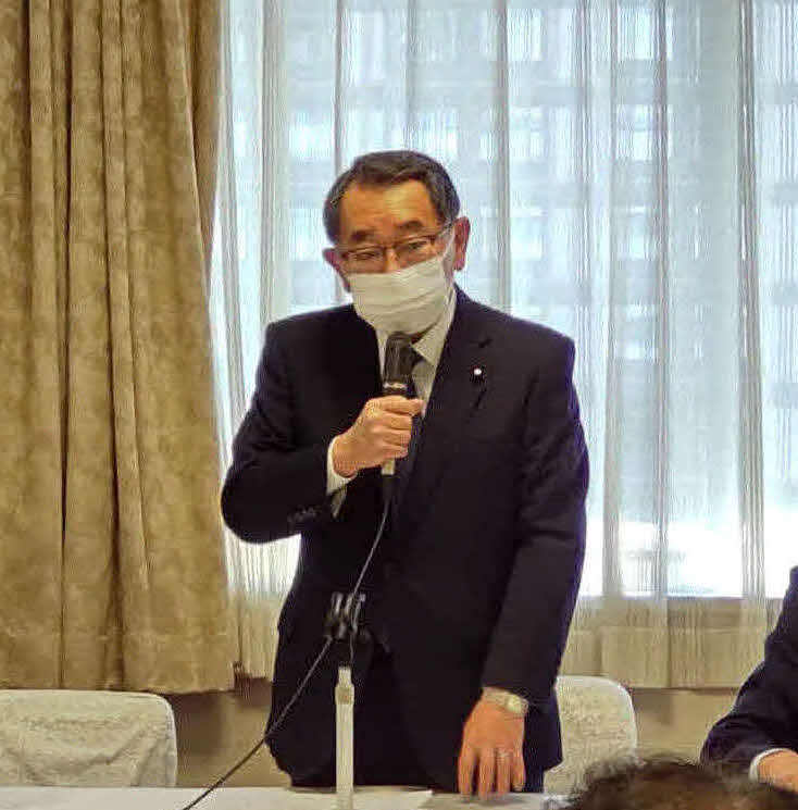 自民党の安倍派会合であいさつする塩谷立会長代理（撮影・大上悟）