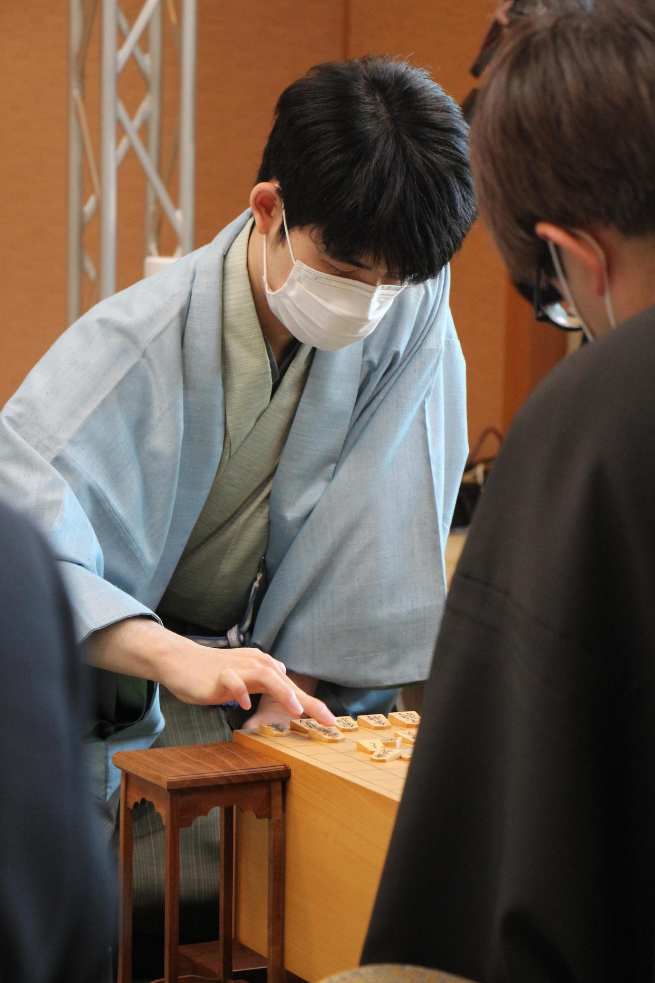 第72期ALSOK杯王将戦7番勝負第3局2日目に臨む藤井聡太王将（日本将棋連盟提供）