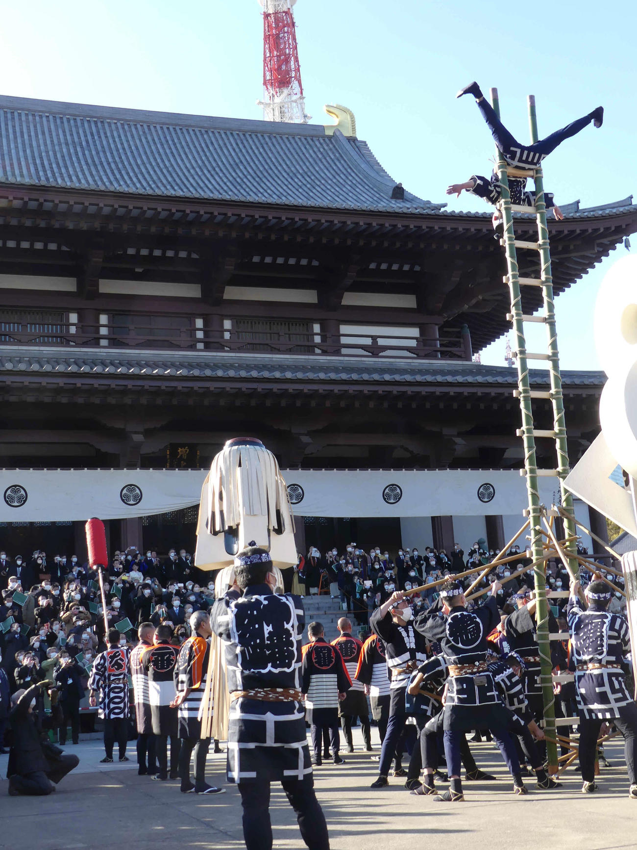 徳川宗家19代の「継宗の儀」で特別演舞奉納を行う江戸消防記念会（撮影・中山知子）