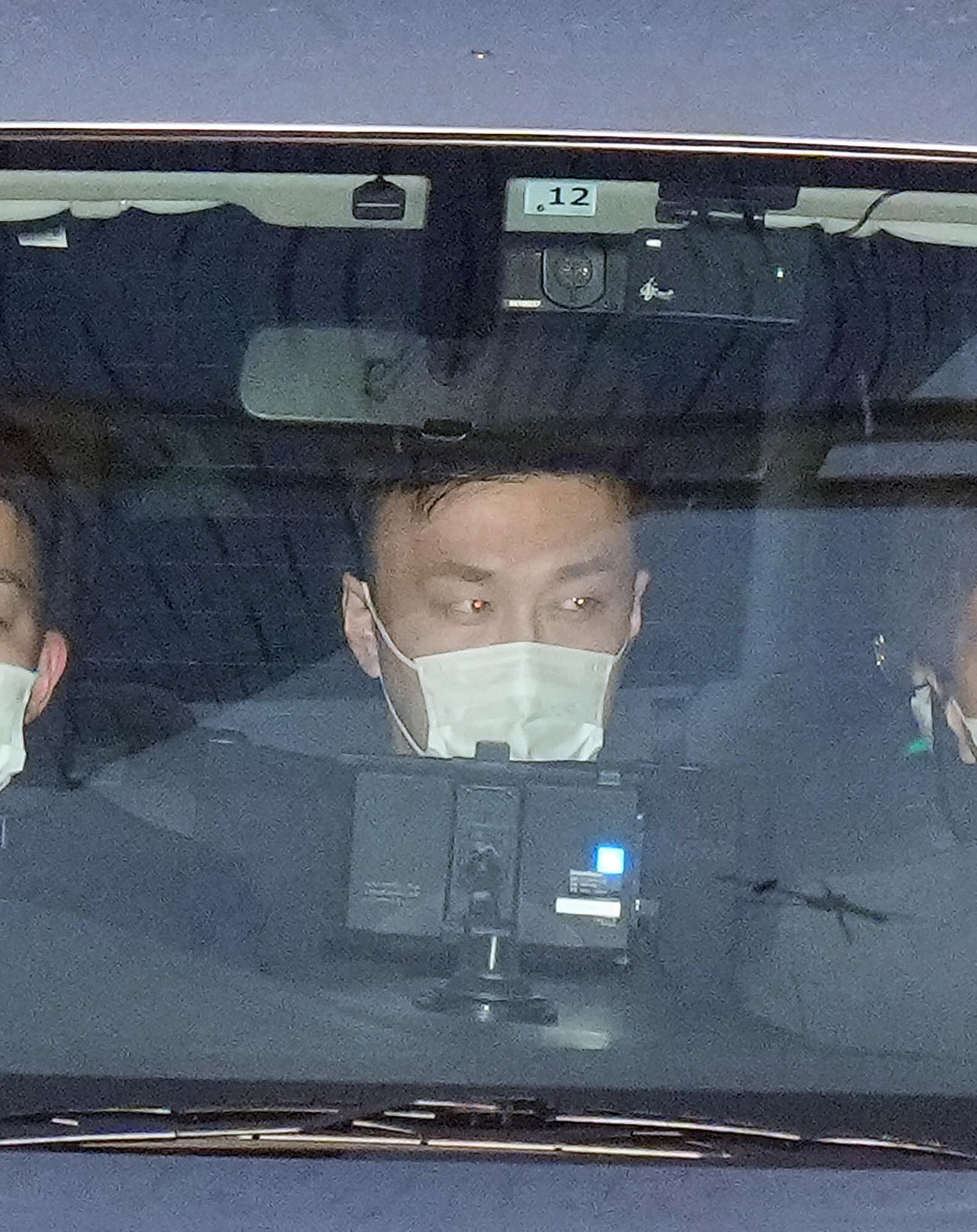 空港から渋谷警察署に移送される藤田聖也容疑者（撮影・垰建太）