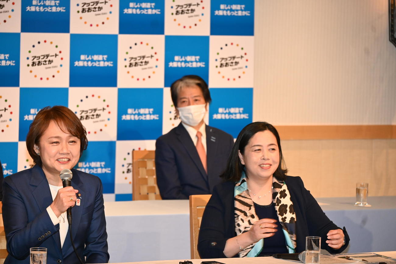 大阪府知事選へ出馬を表明した谷口真由美氏、大阪市長選へ出馬を表明した大阪市議の北野妙子氏（撮影・松浦隆司）