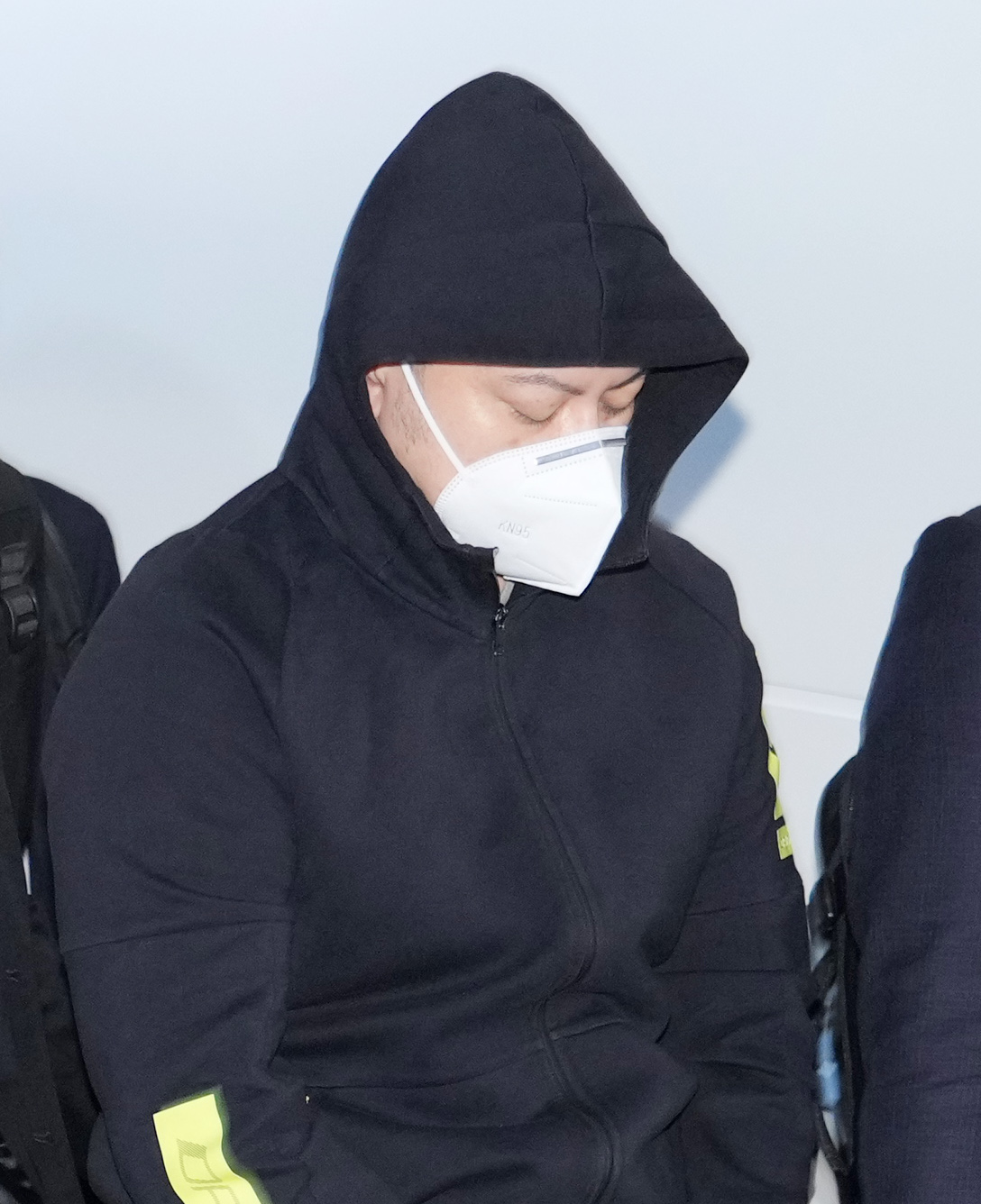 フィリピンのマニラから強制送還され日本に到着した渡辺優樹容疑者（撮影・菅敏）