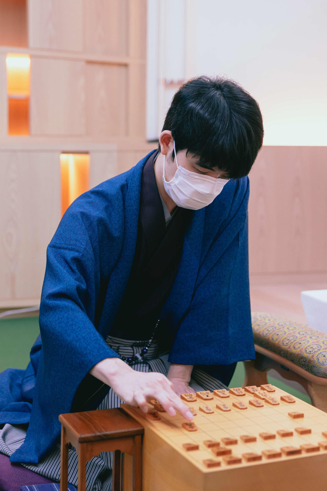 後手番の第4局を制して初防衛まであと1勝としたい藤井聡太王将（日本将棋連盟提供）