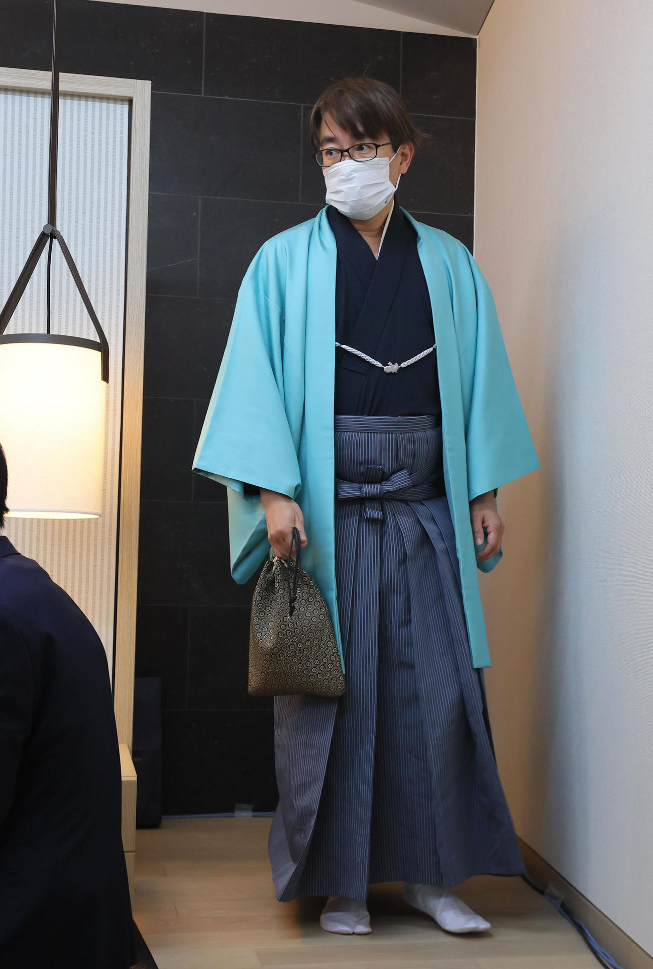 第4局2日目の対局に臨む羽生九段（代表撮影）