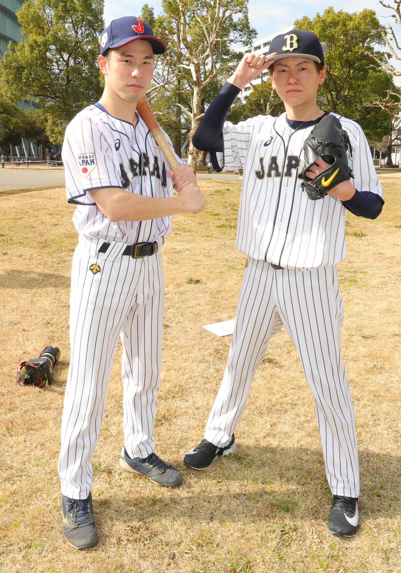 WBCに向け気合が入る吉田まね尚（マネケン）と山本申伸（もうしのぶ、いでけん）（2023年2月12日撮影）