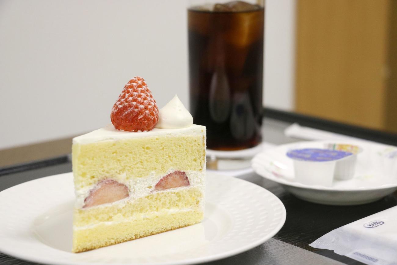 渡辺明棋王が午前のおやつに注文した「イチゴショートケーキ」（日本将棋連盟提供）