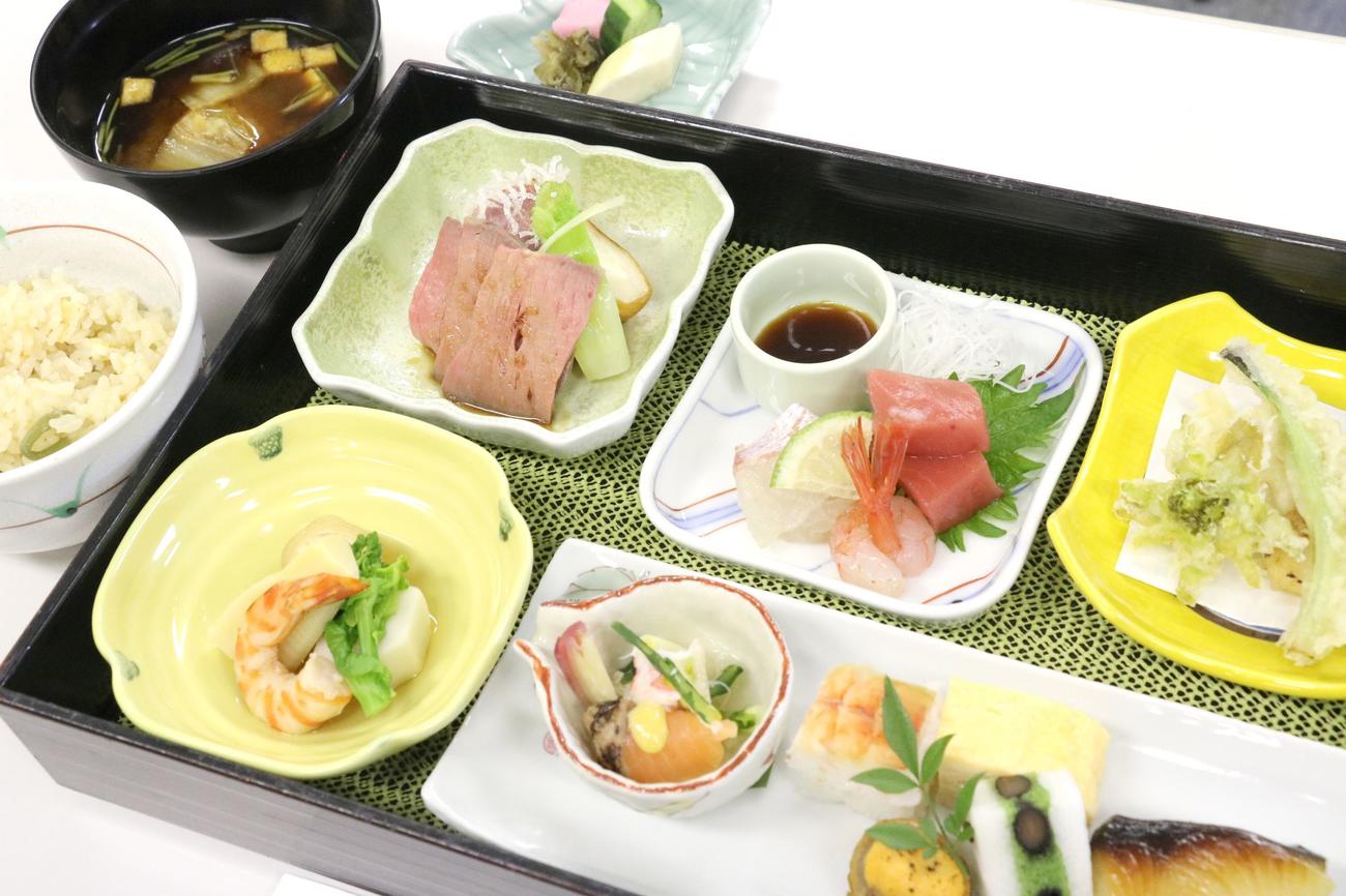 藤井聡太竜王、渡辺明棋王が注文した勝負メシ「加賀懐石弁当」（日本将棋連盟提供）