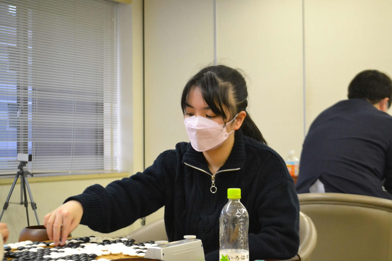 上野愛咲美女流立葵杯との直接対決に敗れて4勝1敗で挑戦権争いから一歩後退した仲邑菫女流棋聖