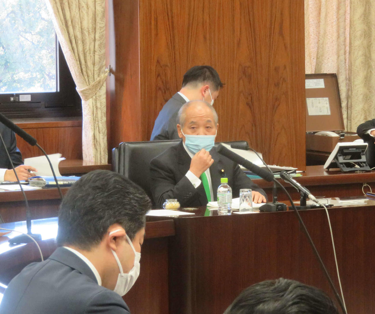 ガーシー氏に対する懲罰委員会で議長を務めた鈴木宗男懲罰委員長（撮影・大上悟）