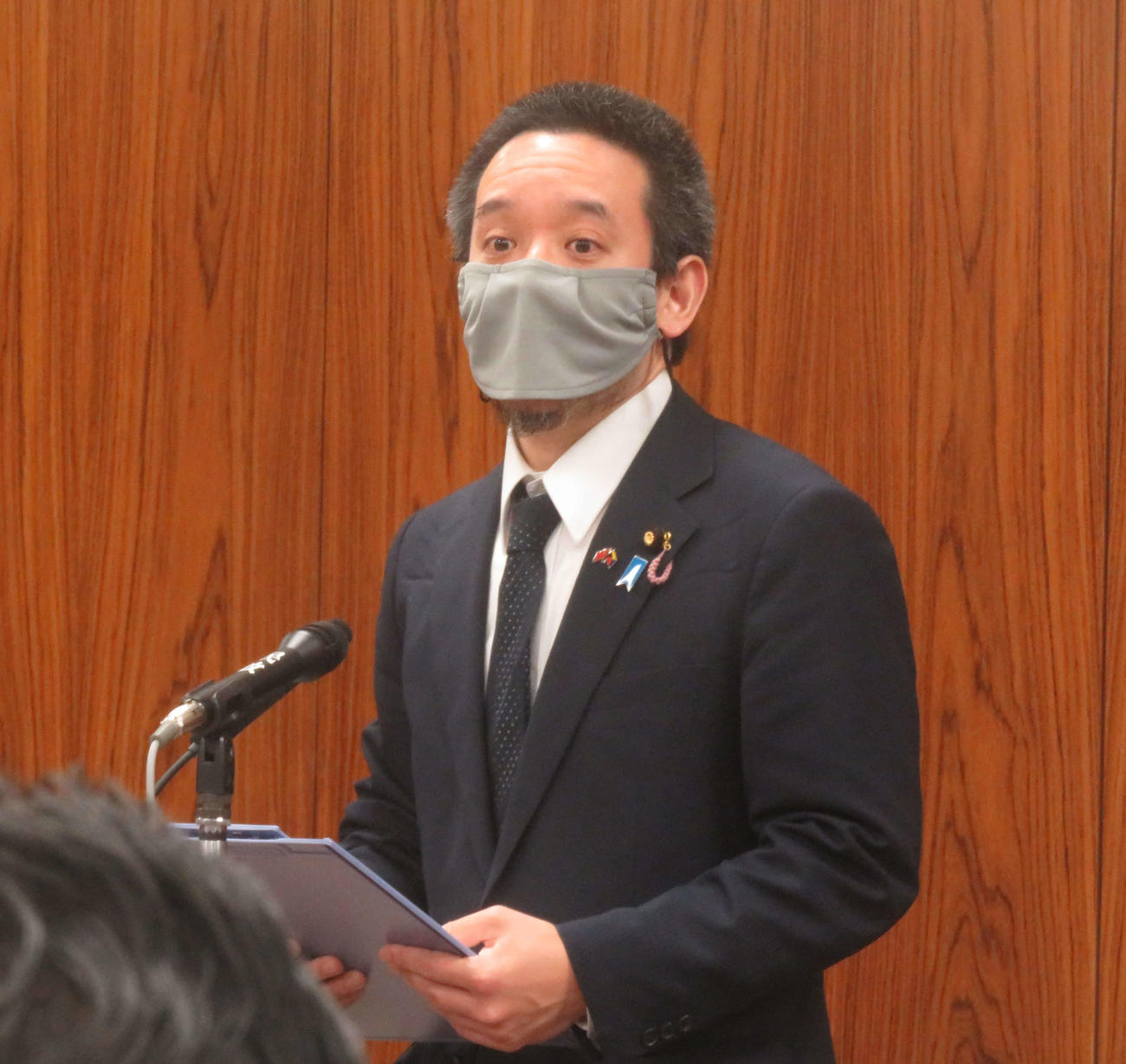 NHK党の浜田聡参院議員は懲罰委員会でガーシー氏の弁明書を代理で読み上げた（撮影・大上悟）