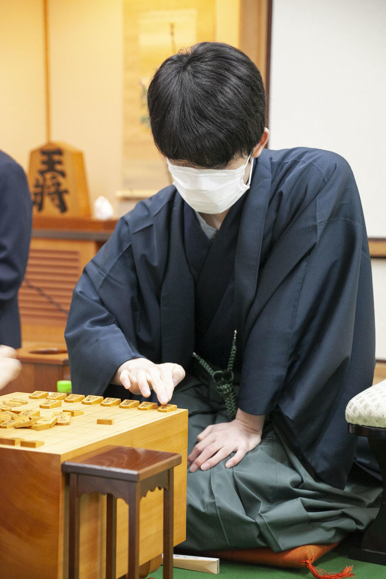 第72期ALSOK杯王将戦7番勝負第5局に臨んだ藤井聡太王将（日本将棋連盟提供）