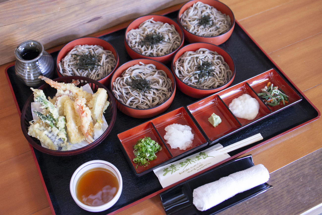 羽生善治九段が昼食に注文した「そば三昧」（日本将棋連盟提供）