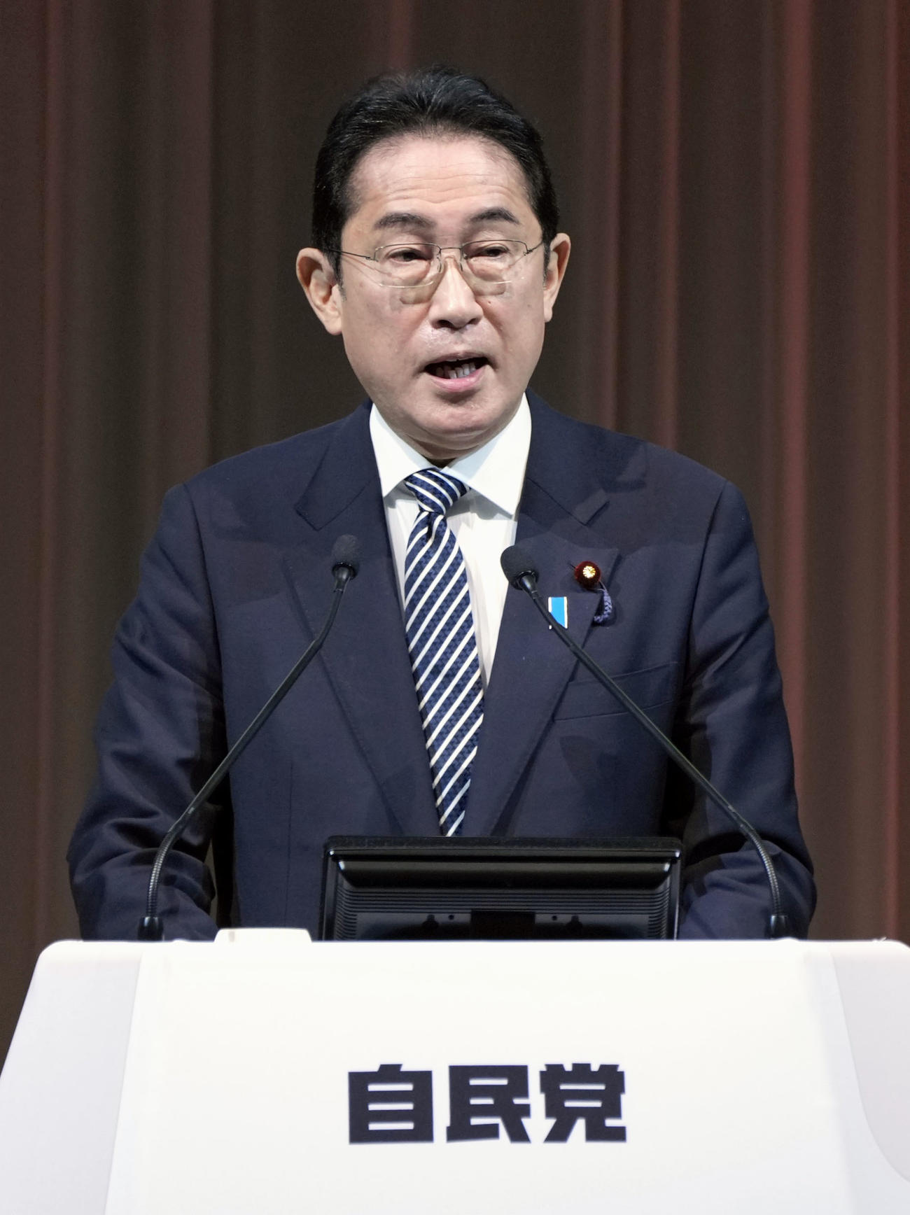 自民党大会で演説する岸田首相（共同）