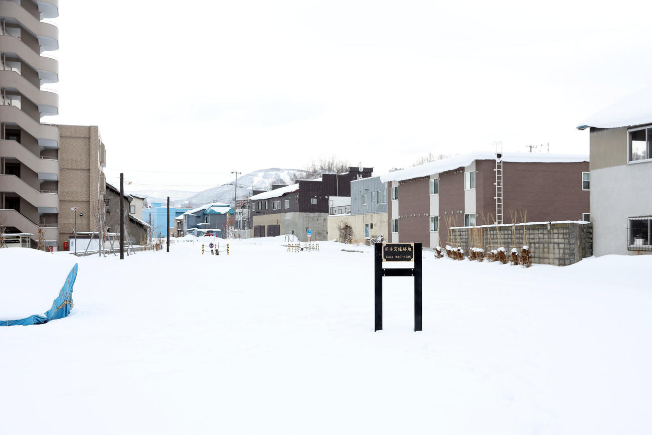 小樽市内にある旧手宮線跡地の看板（撮影・佐藤翔太）