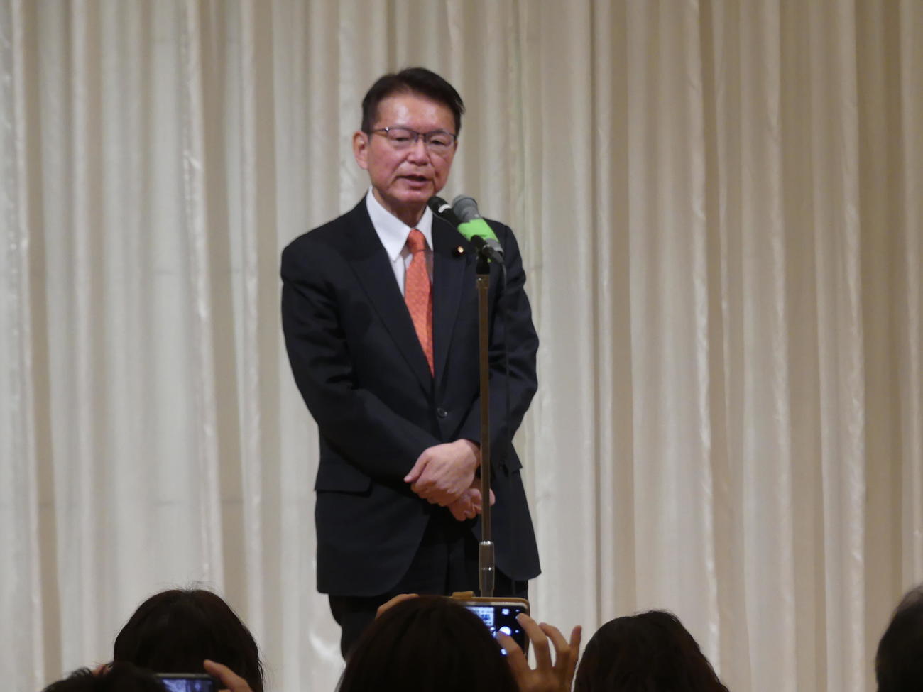 千葉5区補選と統一地方選にむけた総決起集会であいさつする立憲民主党の長妻昭政調会長（撮影・中山知子）