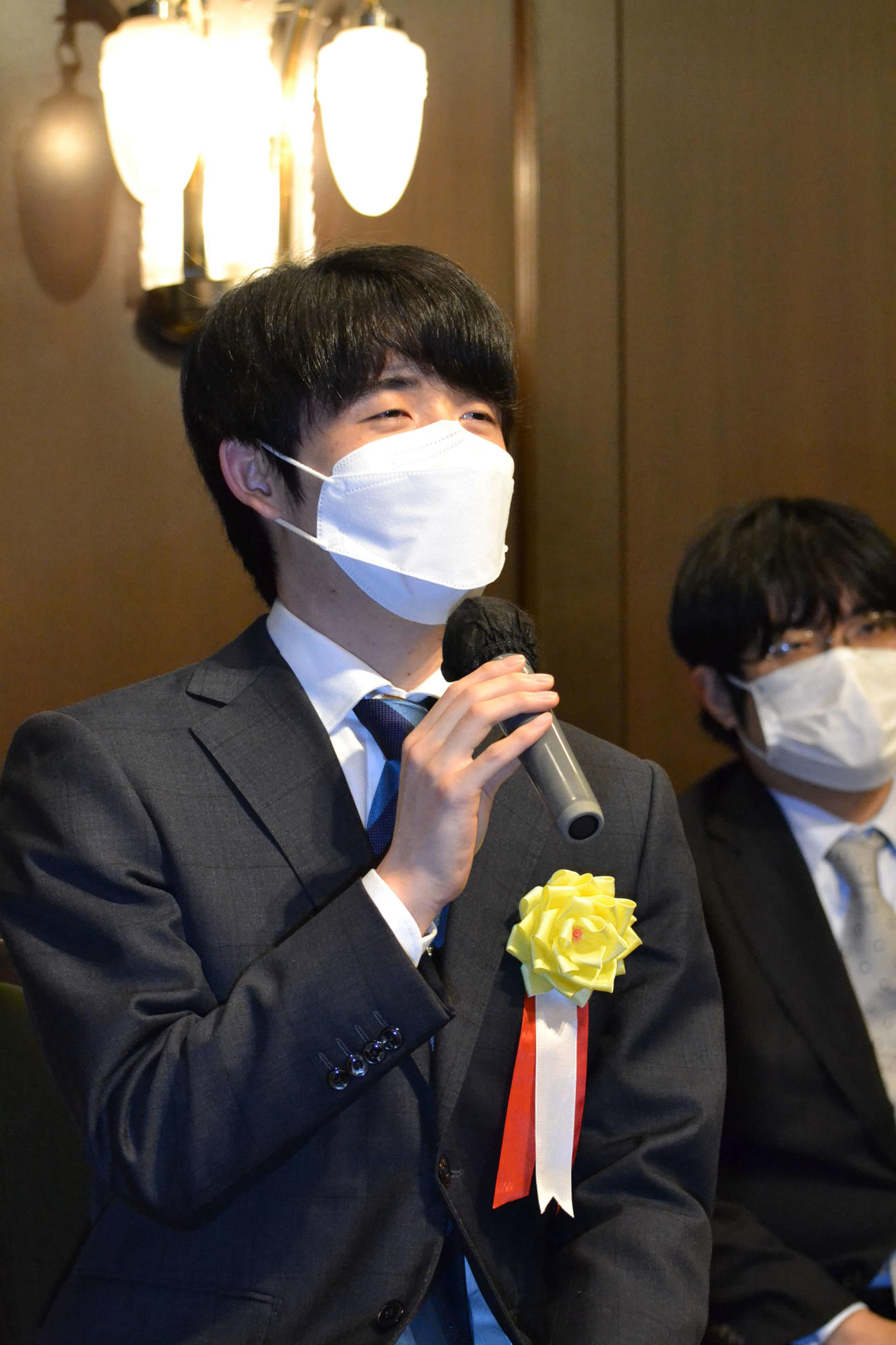 A級順位戦最終9回戦一斉対局の開会式で決意を表明する藤井聡太竜王