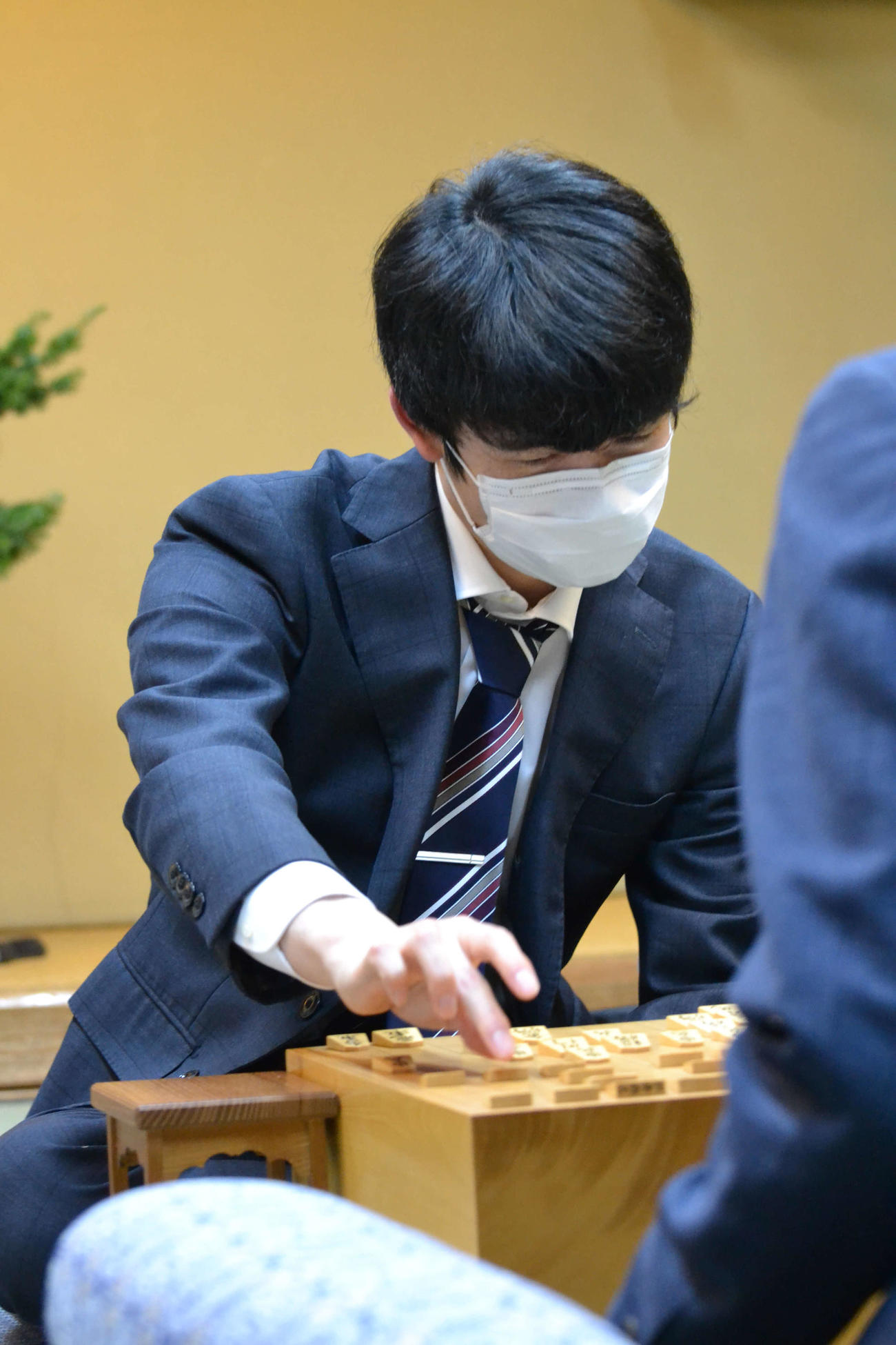 稲葉陽八段を下して7勝2敗でリーグを終え、プレーオフ以上を確定させた藤井聡太竜王