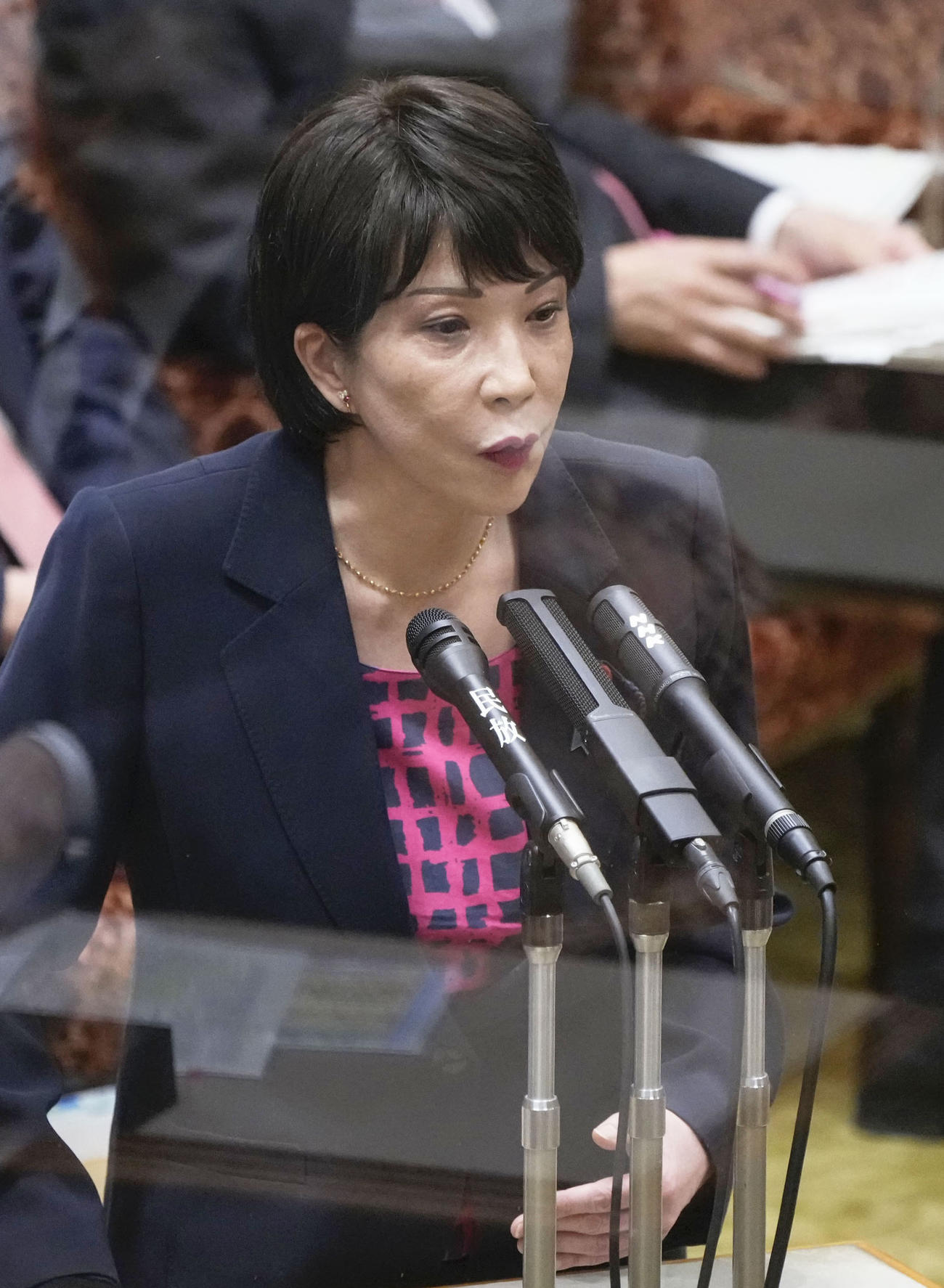 参院予算委で答弁する高市経済安保相（共同）