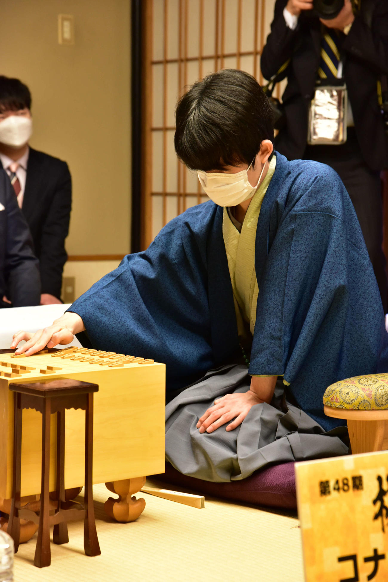 初の棋王獲得と史上最年少6冠を狙う藤井聡太竜王（日本将棋連盟提供）