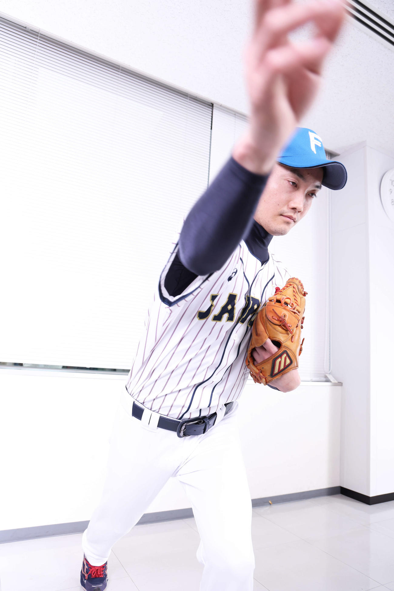 日本ハム伊藤のものまねをする「＃ちょいまねジャパン」の伊糖大海（撮影・河田真司）