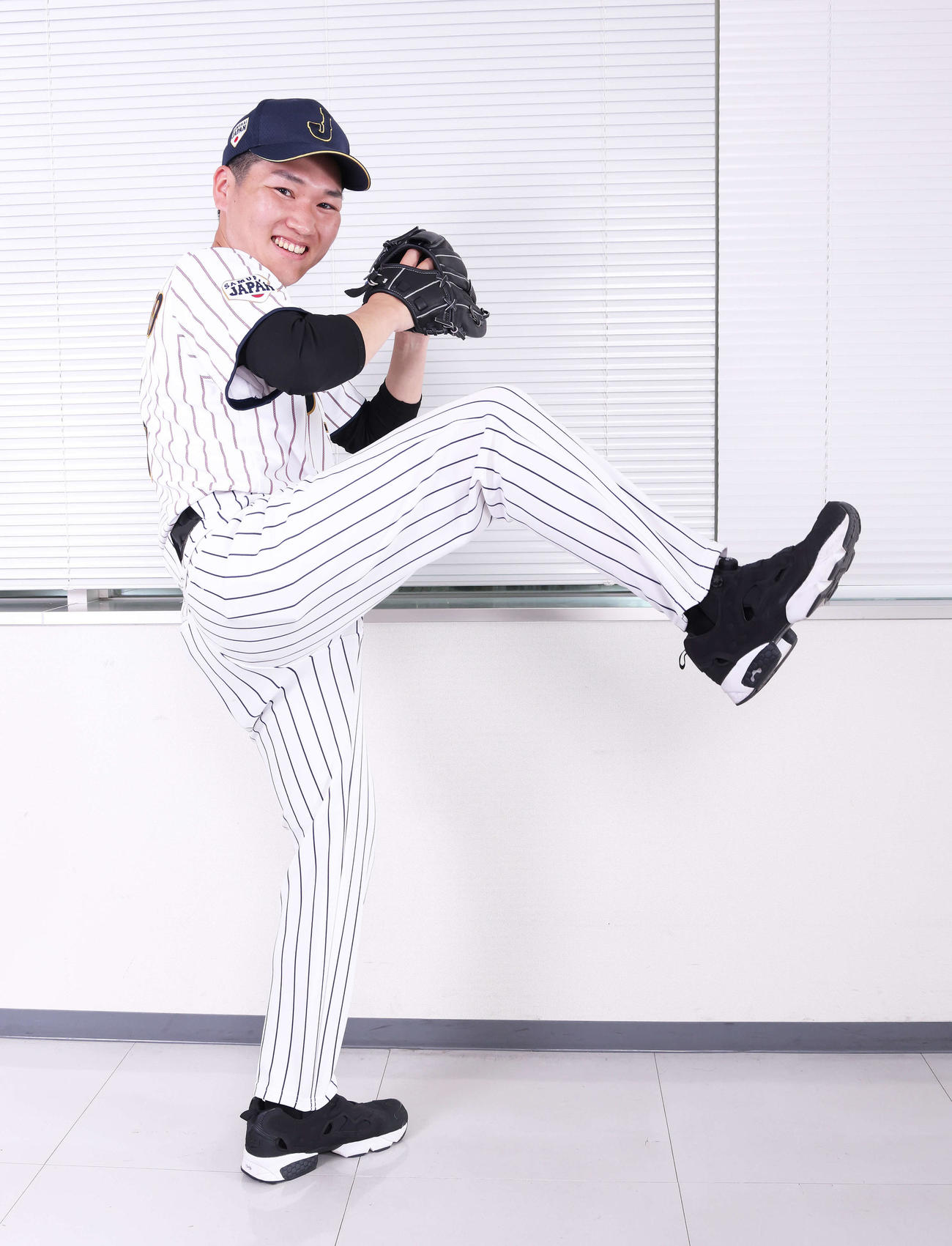 ヤクルト高橋のものまねをする「＃ちょいまねジャパン」の高橋奎似（撮影・河田真司）