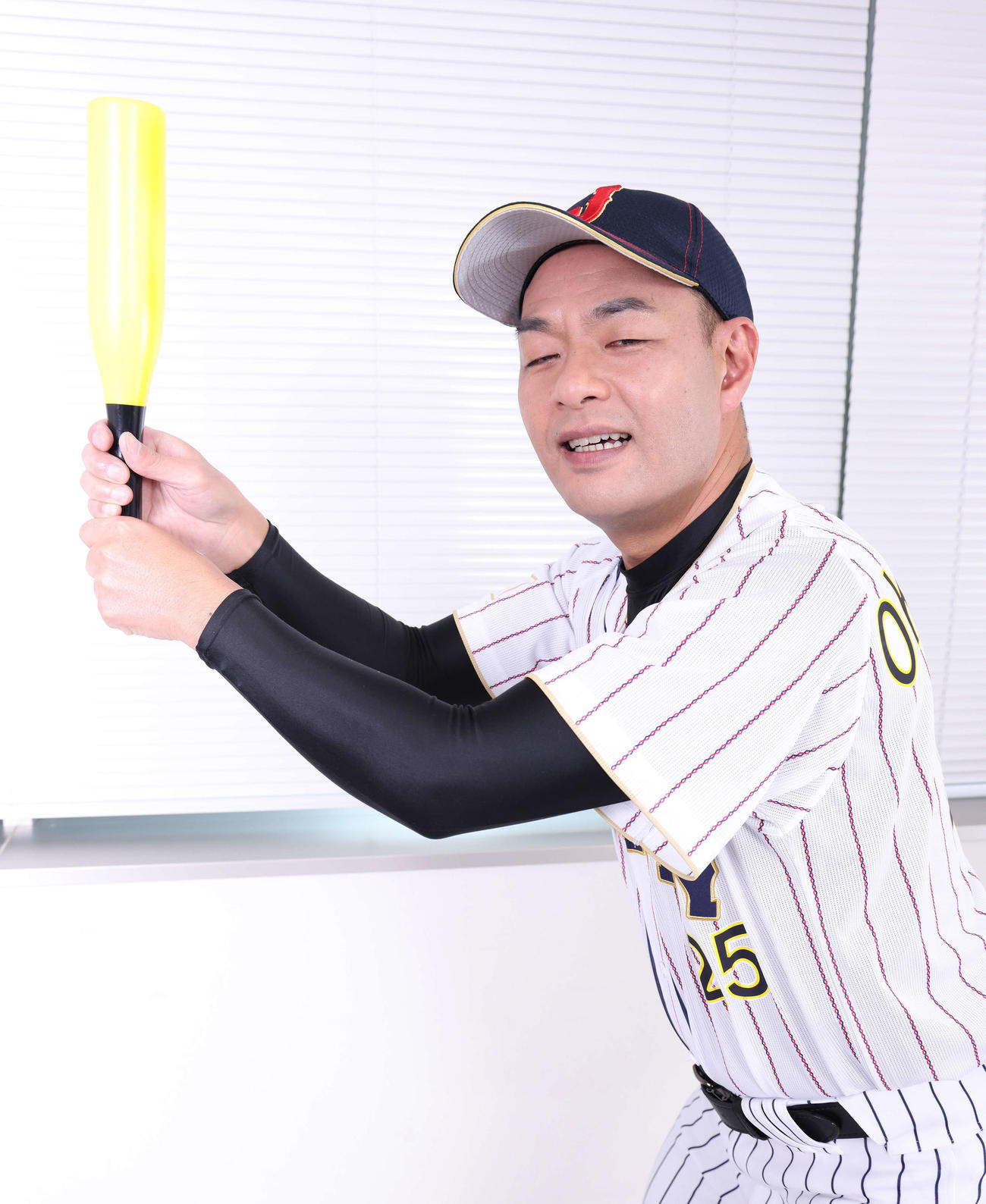 巨人岡本和のものまねをする「＃ちょいまねジャパン」のおかもっと（撮影・河田真司）