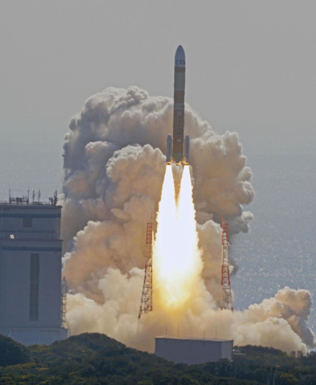 地球観測衛星だいち3号を載せ、打ち上げられるH3ロケット1号機（共同）
