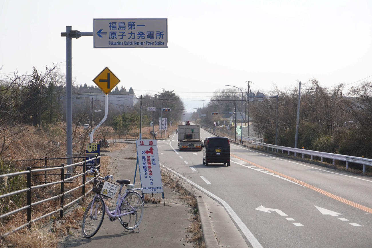 ツール・ド・ふたばとなった国道6号。自転車と歩行の通行が22年8月末に解除となった。左折すると福島第1原発だが封鎖が続いている（撮影・沢田直人）