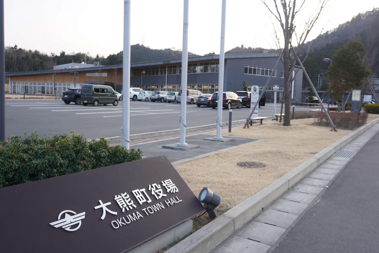 2日目のレースのゴール地点となった大熊町役場本庁舎（撮影・沢田直人）