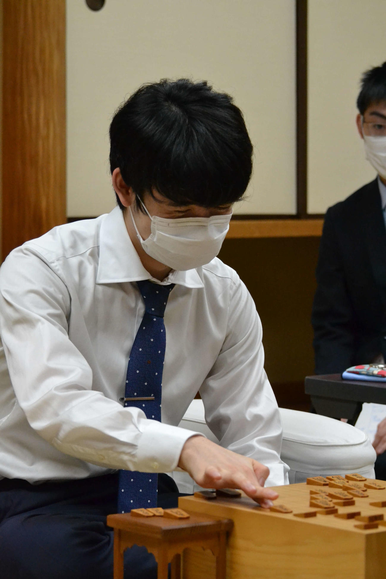 広瀬章人八段とのプレーオフを制して初めての名人戦挑戦権を得た藤井聡太竜王