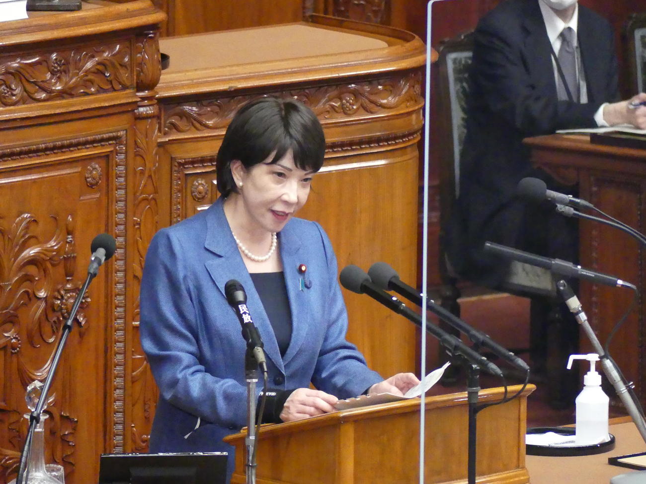 衆院本会議で、総務省の行政文書に関する野党側の質問に答弁する高市早苗・経済安全保障担当相（撮影・中山知子）
