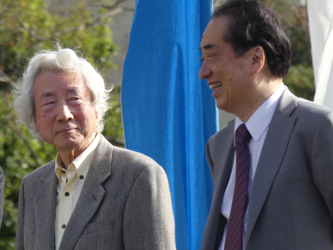 「311未来へのつどいピースオンアース」に出席した小泉純一郎元首相（左）と菅直人元首相（撮影・中山知子）