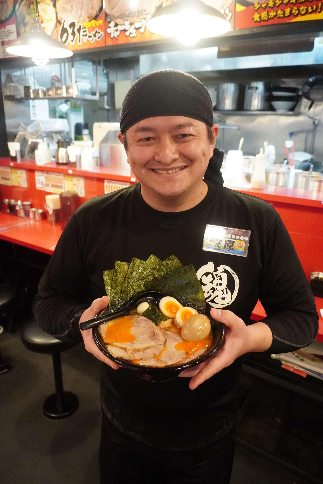 オーストラリア代表がほぼ毎日食べに訪れてたという「横浜家系ラーメン　府中大和家」の吉原治雄店主（撮影・沢田直人）